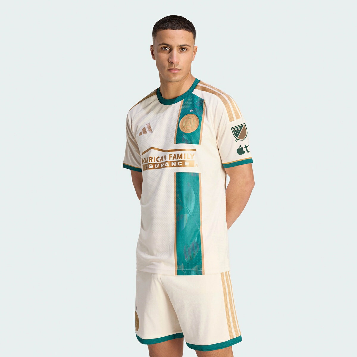 2026 ワールドカップ 堅苦しさ制服