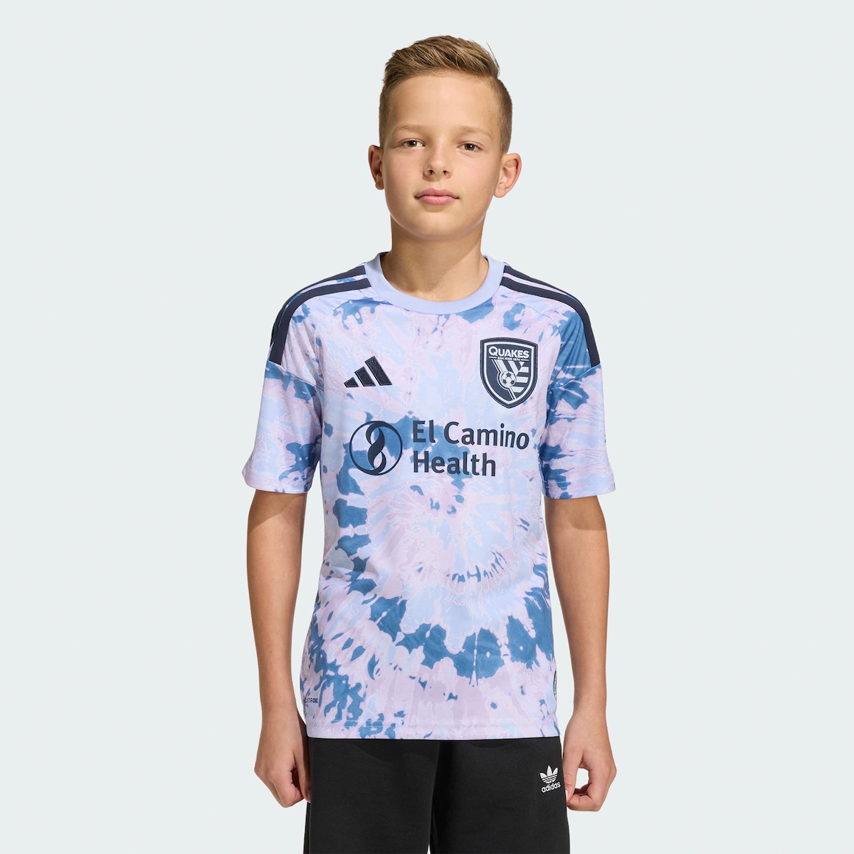 【公式グッズ】MLS アースクエイクス レプリカ ユニフォーム Adidas/アディダス ユース・ジュニアサイズ ライトブルー (ADI 2026 Youth MLS Replica Jersey)