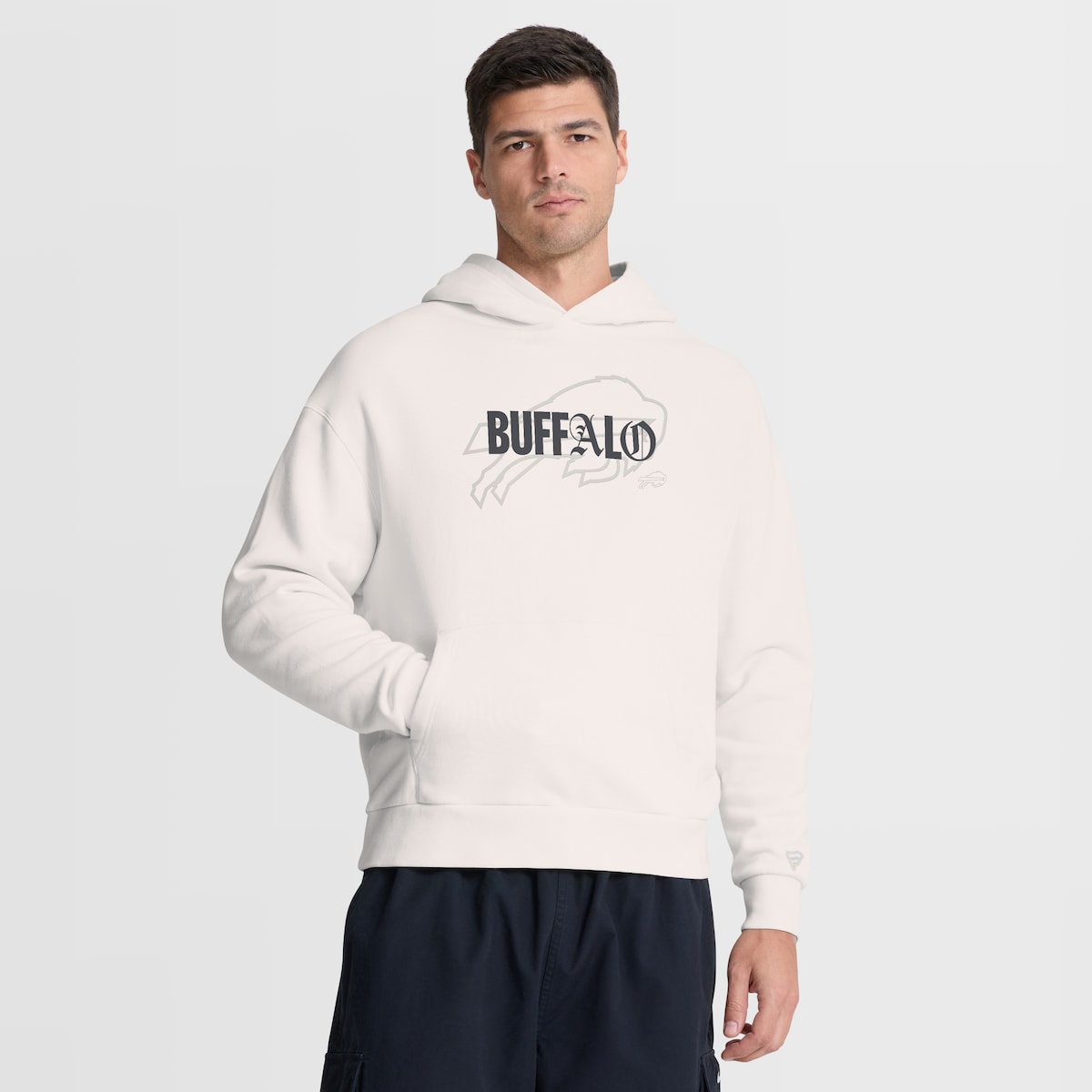 【公式グッズ】NFL ビルズ パーカー Fanatics/ファナティクス メンズ クリーム (MENS TYPE PLAY LOCATION LONG SLEEVE FRENCH TERRY HOOD)