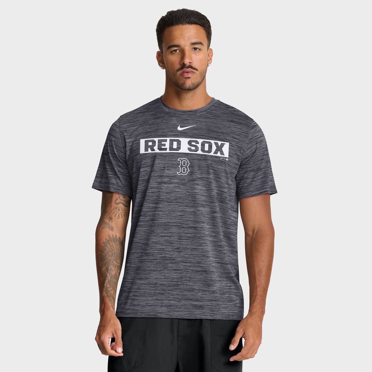 【公式グッズ】MLB レッドソックス Tシャツ Nike/ナイキ メンズ ブラック (Men's Nike MLB Velocity Tee)|Fanatics公式ストア 店
