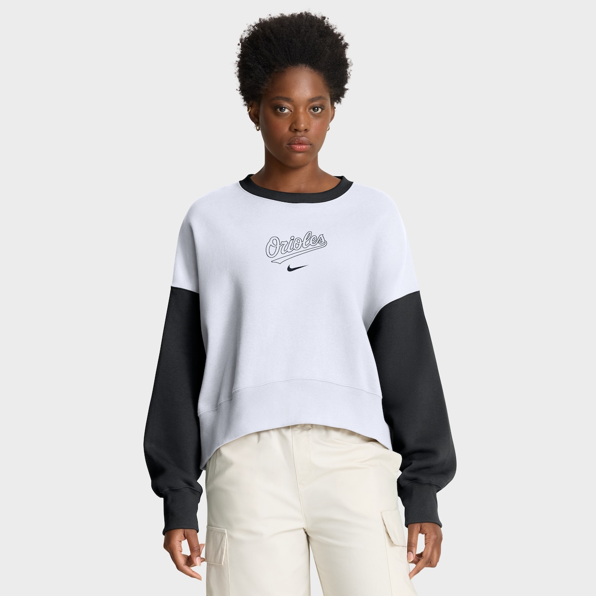 【公式グッズ】MLB オリオールズ フリース トレーナー Nike/ナイキ レディース ホワイト (Women's Nike MLB Crewneck Fleece Primary)｜Fanatics公式ストア 店 15,248円
