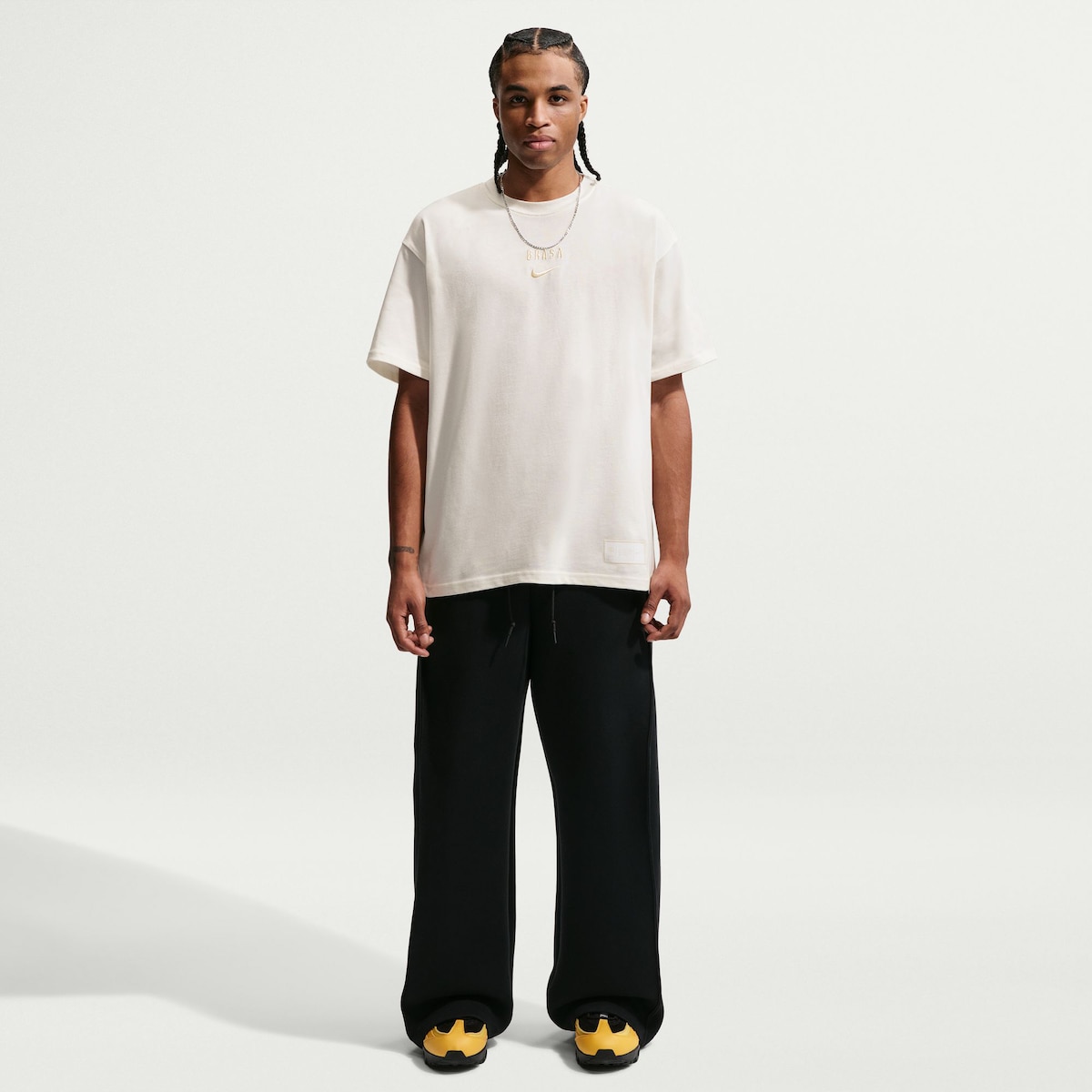【公式グッズ】NATIONAL TEAM ブラジル代表 Tシャツ Nike/ナイキ メンズ ホワイト (NIK SU26 Men's Premium EMB Tee)