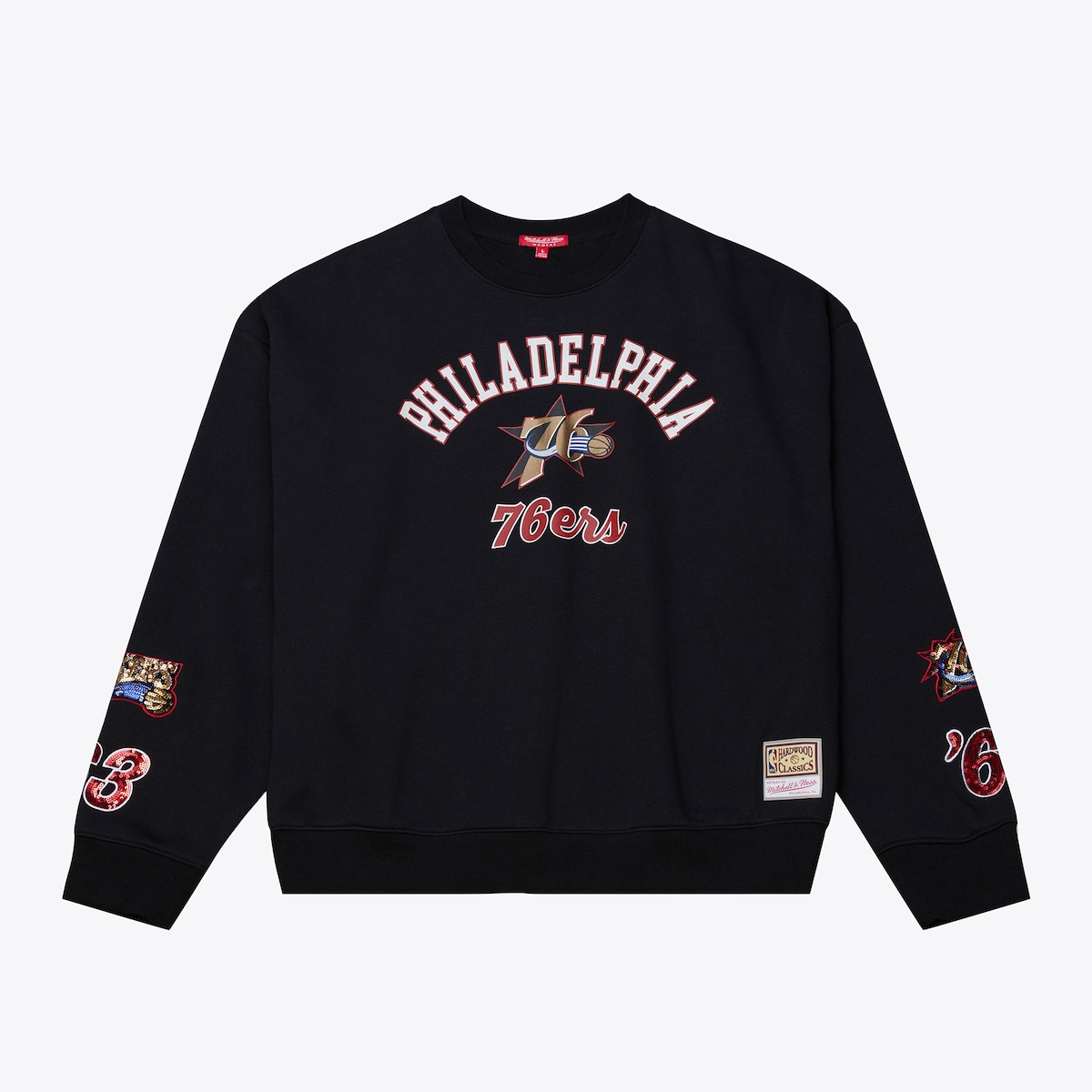 【公式グッズ】NBA 76ers フリース トレーナー Mitchell & Ness/ミッチェル＆ネス レディース ブラック (NBA SP26 PREMIUM CR FLEECE SWEATSHIRT)｜Fanatics公式ストア 店