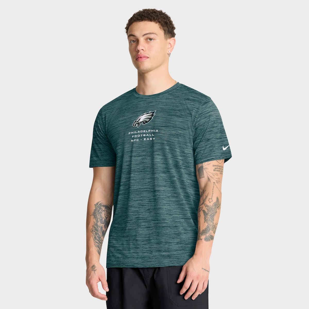 【公式グッズ】NFL イーグルス Tシャツ Nike/ナイキ メンズ (26 MEN'S NIKE SS VELOCITY BALL CARRIER TEE)｜Fanatics公式ストア 店