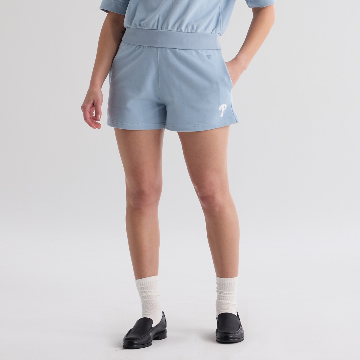 【公式グッズ】MLB フィリーズ ハーフパンツ Fanatics/ファナティクス レディース ライトブルー (MLB Women's FANATICS AGILE SIDELINE TERRY TRACK SHORT SUM26)｜Fanatics公式ストア 店 15,248円
