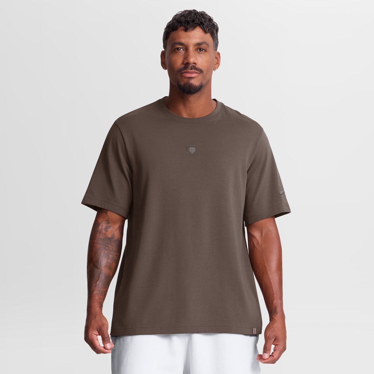 【公式グッズ】NFL ベアーズ Tシャツ Nike/ナイキ メンズ ブラウン (Men's Nike Last Resort Dri-Fit Primary Tee)｜Fanatics公式ストア 店