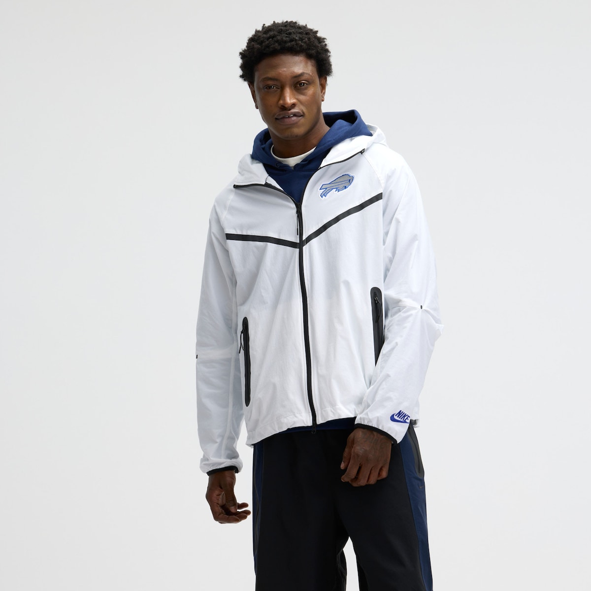 【公式グッズ】NFL ビルズ ジャケット Nike/ナイキ メンズ ホワイト (25 Men's Nike Rivalries Tech Woven Loose Fit FZ Jacket)