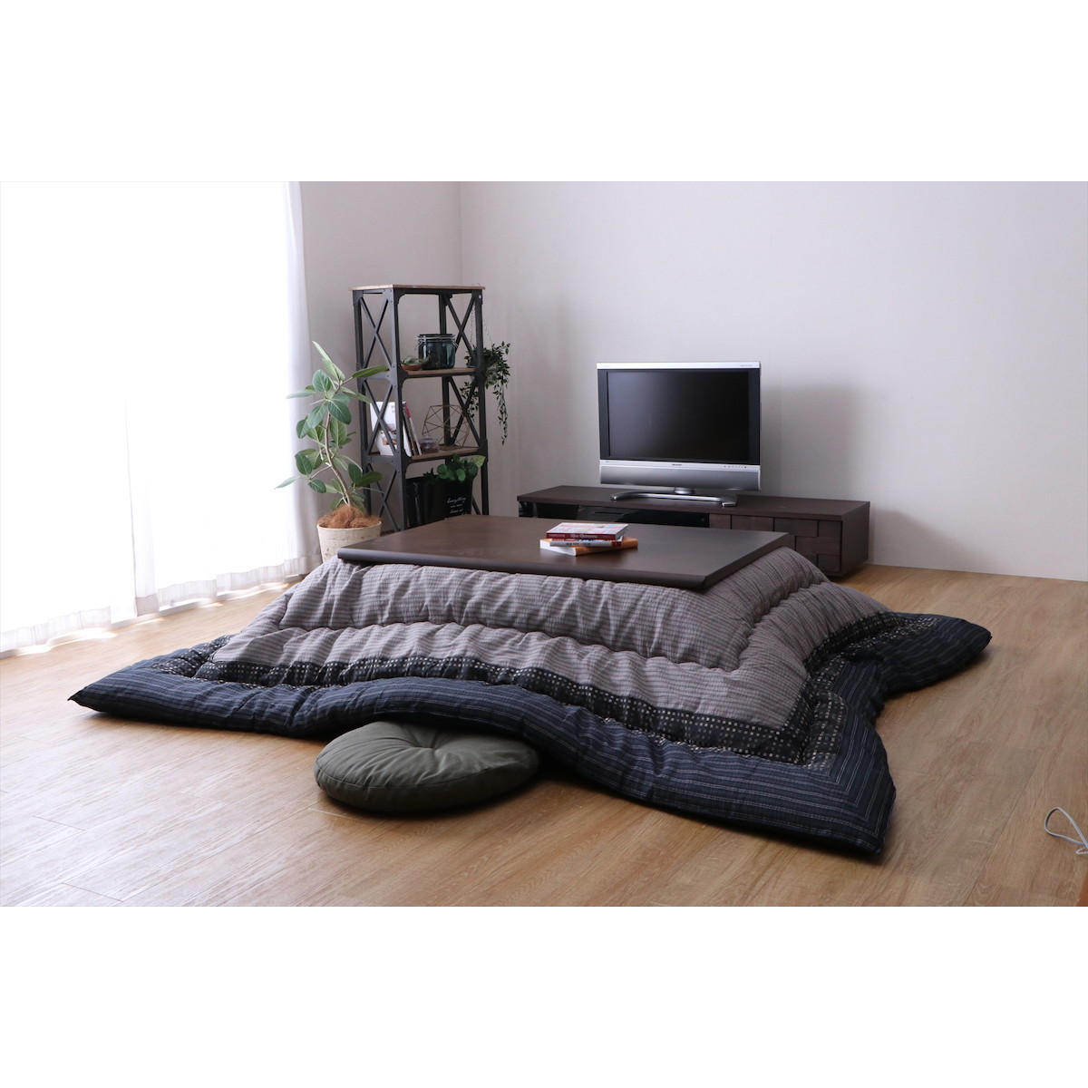 【I】【代引不可】イケヒコ・コーポレーション しじら こたつ厚掛け布団ゆかり約205×245cmブラック 長方形【北海道・沖縄・離島不可】|ファンズファクトリー
