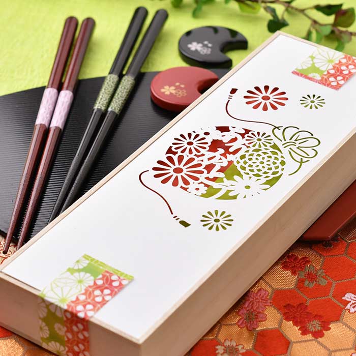 両親プレゼント 即日出荷 冠婚葬祭 贈呈品 その他 夫婦箸 メッセージカード付 箸置き すぐ届く 即日出荷のギフト箸セット 結婚式 両親へのプレゼント 夫婦箸 箸置きセット 華毬 即日出荷 ご両親ギフト 箸 両親贈呈品 結婚式ウェディングギフトファルベ