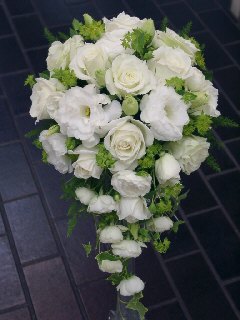 ホワイトユリとバラのロングブーケ 楽天市場】【ブーケ】 ウエディングブーケ/ブライダルブーケ