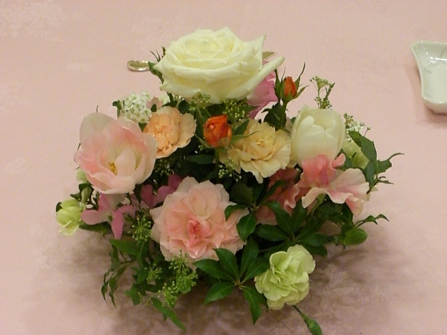 楽天市場 白 淡いピンク等ゲストテーブル装花 フラワーショップ ファーナム