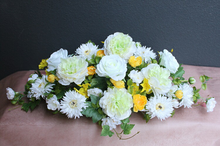 メインテーブル装花（高砂装花）（造花）白に黄色小花（Ｍサイズ）