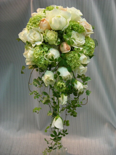 ホワイトユリとバラのロングブーケ 楽天市場】【ブーケ】 ウエディングブーケ/ブライダルブーケ