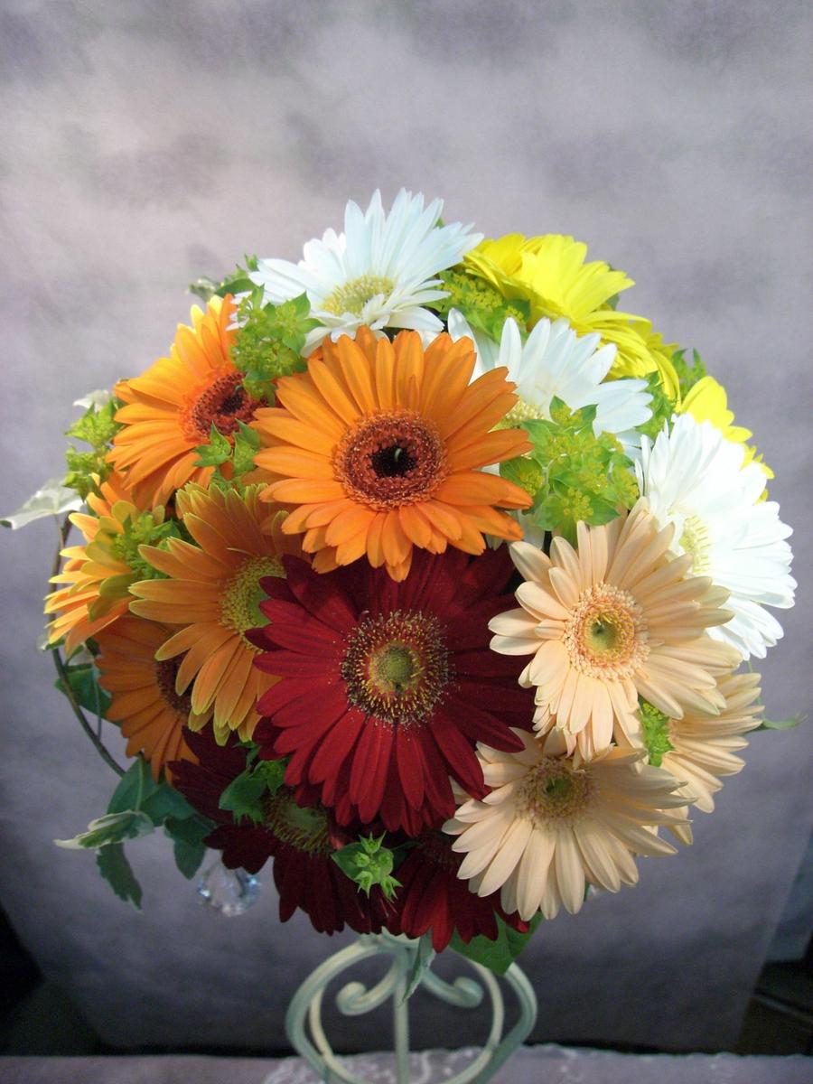 ガーベラメインラウンドブーケ｜フラワーショップ　ファーナム