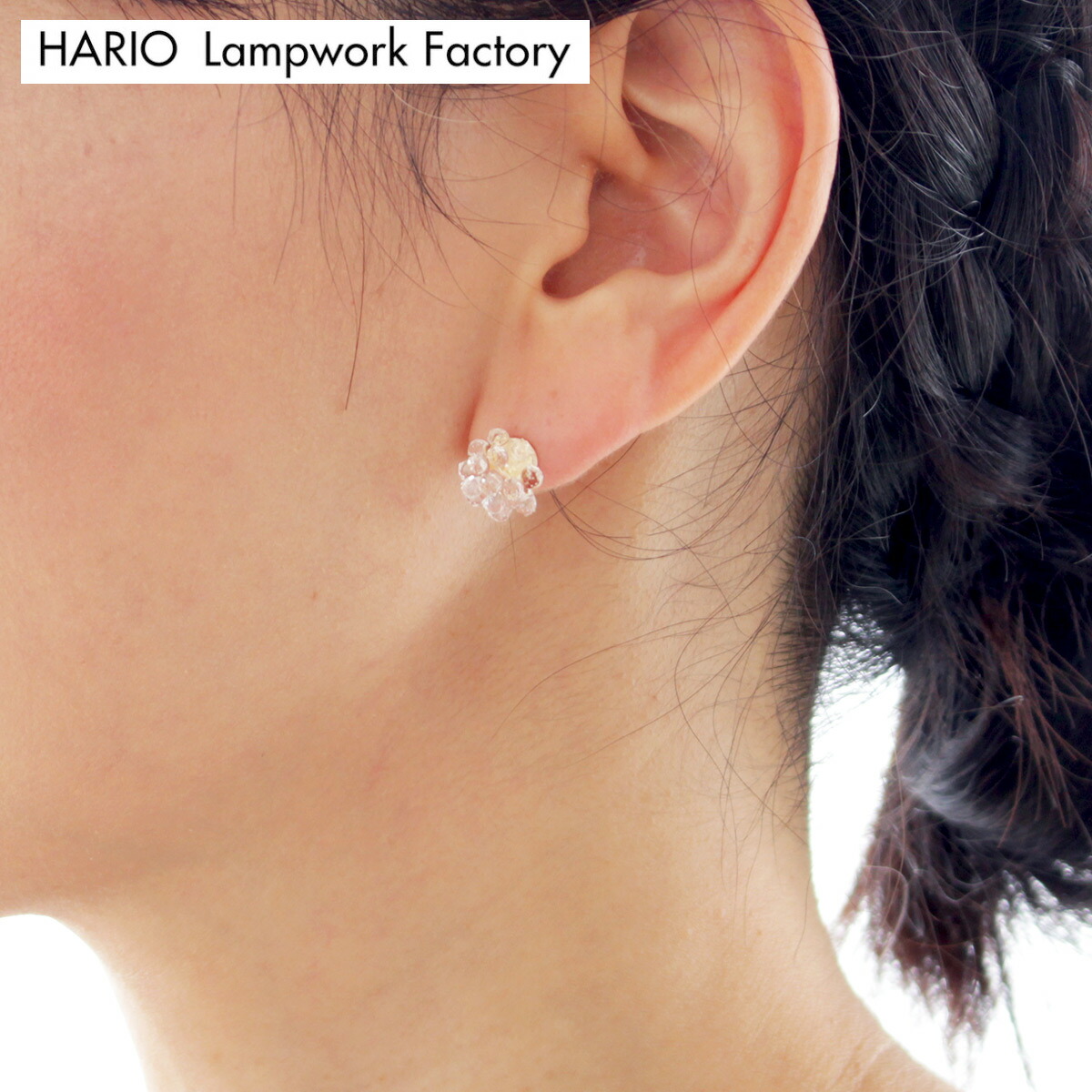 ハリオ ピアス ミモザ 花 フラワー ガラス製 日本製 手作り HARIO Lampwork Factory フラワーモチーフ 小ぶり 上品 大人可愛い おしゃれ シンプル レディース アクセサリー ギフト 箱入り 真鍮 ゴールド