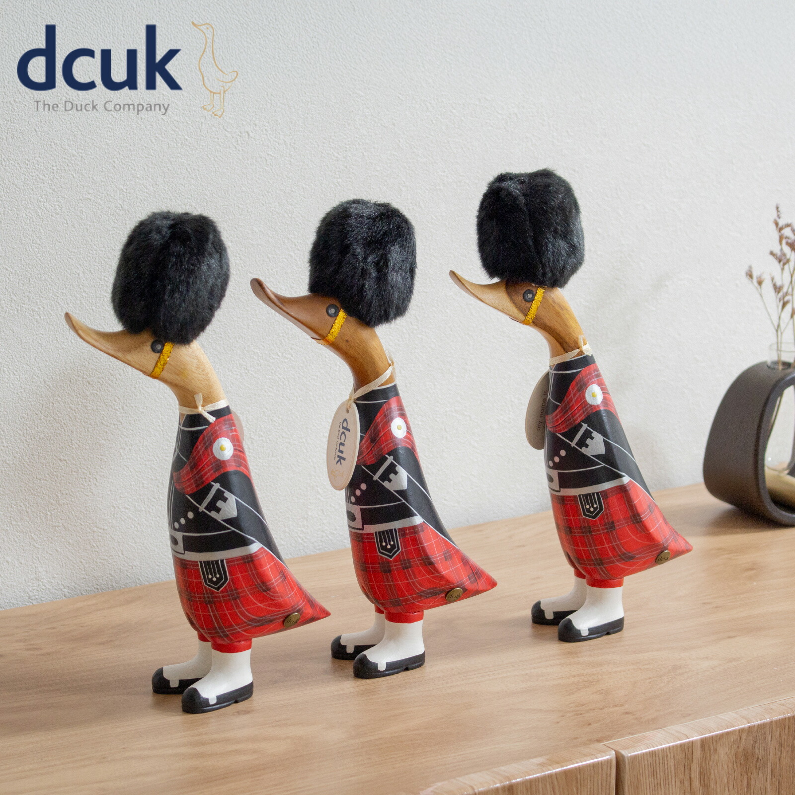 dcuk ダックリング スコッツガード 置物 天然木 衛兵 木彫り アヒル 木目 オブジェ 鳥 兵隊 イギリス インテリア Scots Guard Ducklings