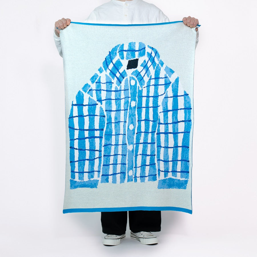 【楽天市場】日本製 ブランケット ひざ掛け Blanket アートブランケット コットンブレンド 青いシャツ｜アーティスト れのすか｜コットン