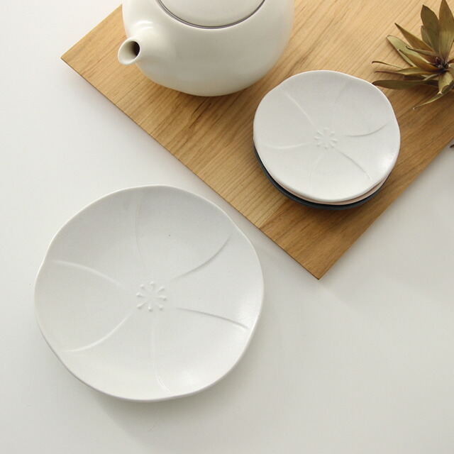 楽天市場 マイガーデン プレートm 取り皿 おしゃれ 中皿 北欧 和食器 白 小皿 お洒落 ピンク ケーキ皿 かわいい 美濃焼 皿 食器 丸皿 和 15cm Favras ファブラス 雑貨 ギフト