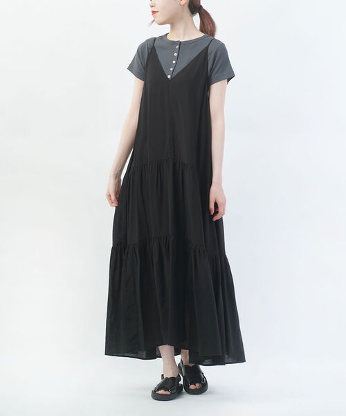 【30%OFF】【2026年春夏新作】コウト qout ワンピース ロング キャミソール キャミワンピ ティアード 体型カバー Vネック レイヤード 無地 黒 ブラック・B-8861750-0482601(レディース)｜February 7,654円