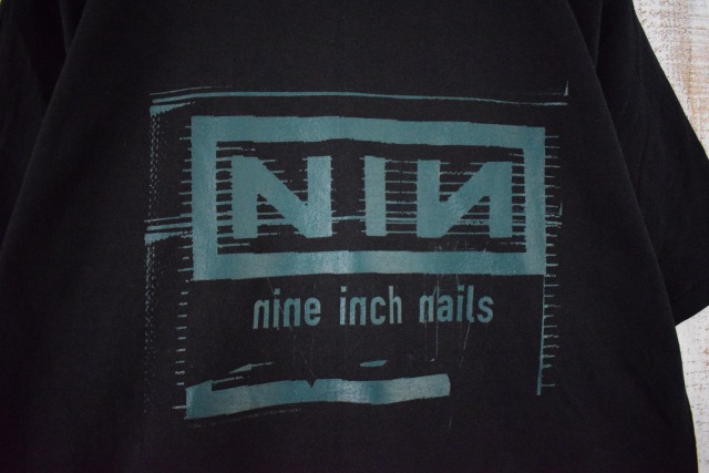 楽天市場 90 S Nine Inch Nails Usa製 インダストリアルロックバンドtシャツ L ナイン インチ ネイルズ バンド バンt ミュージック 音楽 ロック 古着 ヴィンテージ 中古 メンズ店 ヴィンテージ 古着屋 通販 Feeet