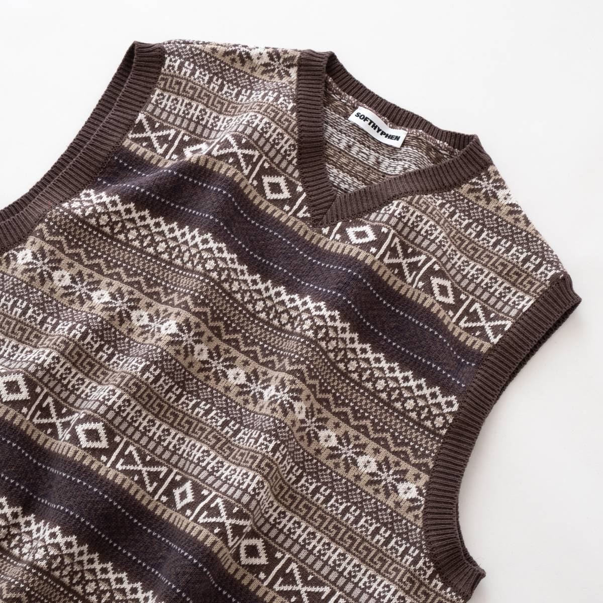 SOFTHYPHEN FAIRISLE JACQUARD VEST 日本製 Vネック ジャガード (2色