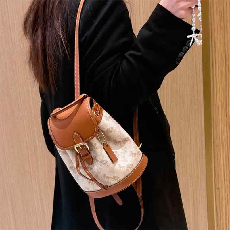 リュックサック レディース ミニ かわいい レトロ ビンテージ 欧米風 馬車柄 花柄 プリント 旅行用 学校用 小型 日常使い カジュアル 軽量 ポータブル 肩掛け