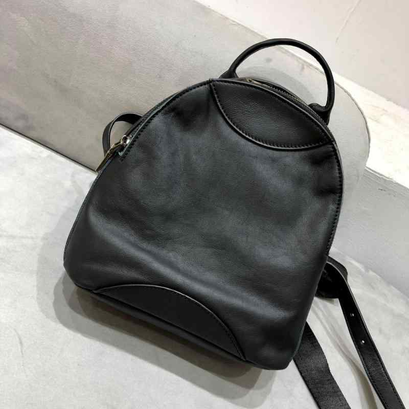 レディース 革 背嚢 森系 自然的   牛皮  小型 うしろ側容器に並べる 成人女性用 肩かけ 日常使い走り 軽さ 原材料 つら構え 役立つこと その人の特徴