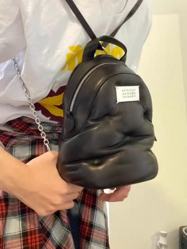 バッグ ミニ チェーン 付き ショルダー バックパック ふわふわ ソフト 素材 シンプル 普段使い 斜め掛け 小型 鞄 軽量