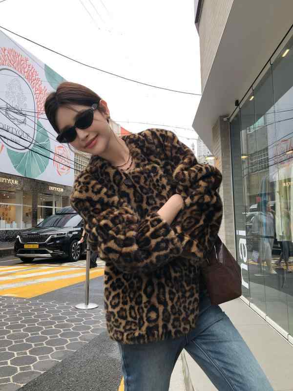 レディース 秋冬 コート ヒョウ柄 ファー クルーネック エコファー 暖か ロング丈 アウター 保暖性 切り替え 軽量 伸縮性