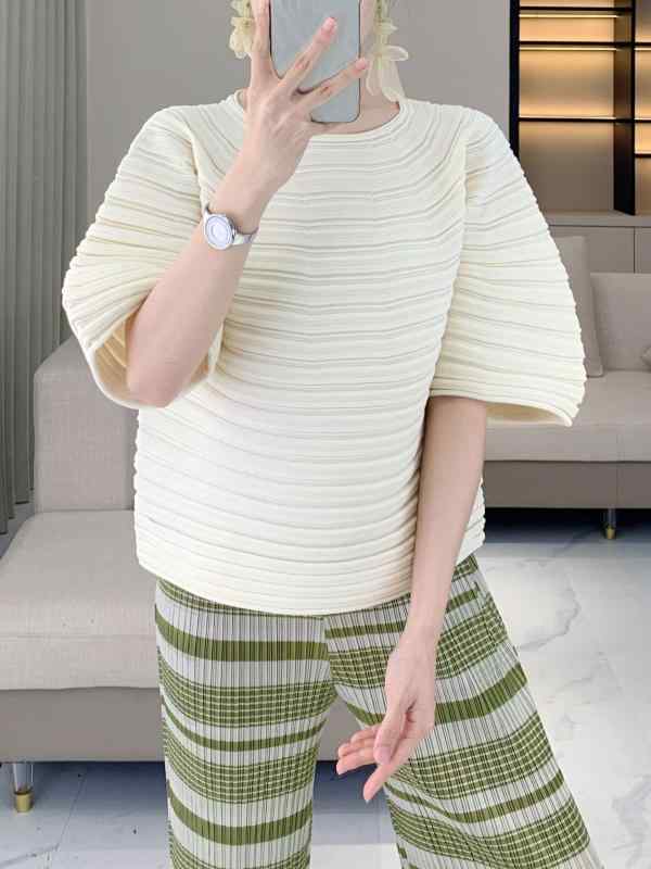 Tシャツ レディース 夏 ニット 短袖 ゆったり シンプル プリーツ 無地 丸首 トップス 普段使い 軽量 吸湿速乾