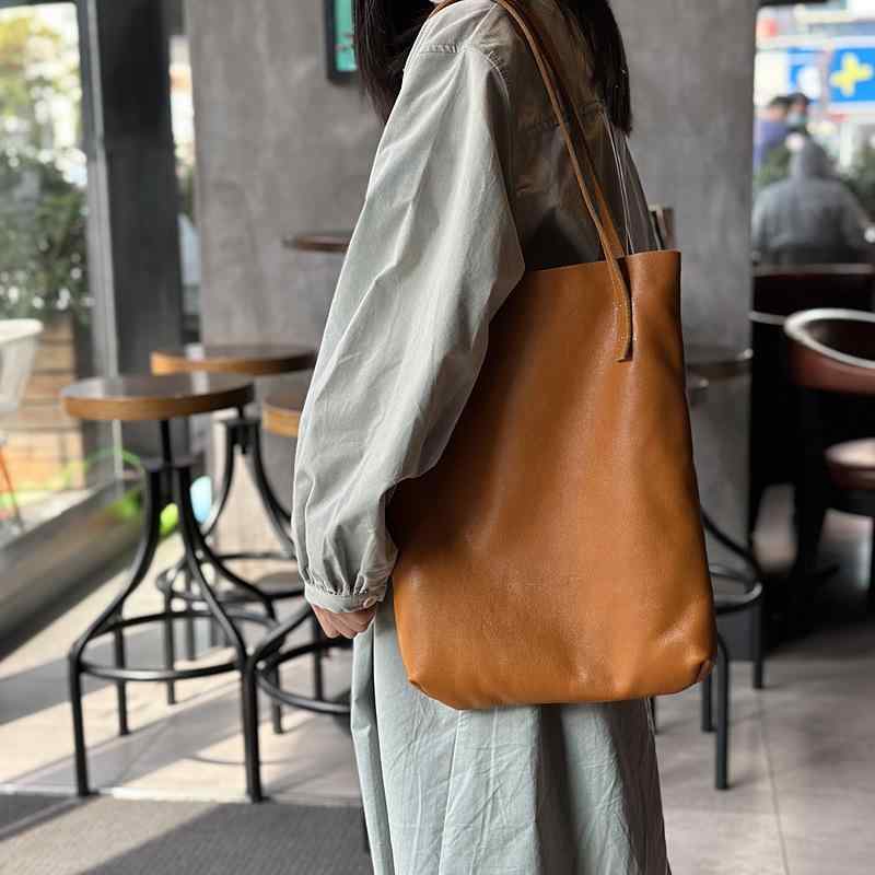 トートバッグ 革 肩先 軽さ 分かりやすい 心地好い 春夏 日常使い走り 買い出し御徒面子 牛皮  流行り物 百搭