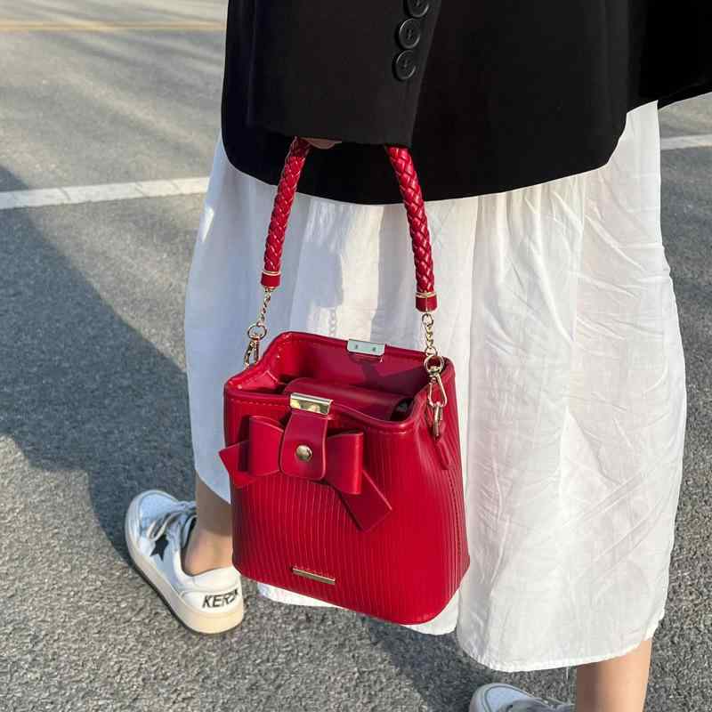 レディース バケットバッグ かわいい ストライプ 蝶結 リボン 編み込み ソフトレザー ハンド ショルダー 斜めがけ 鞄 ファッション 普段使い カジュアル｜フィーリアルショップ
