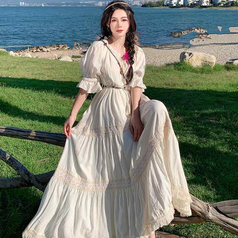 レディース ロングドレス 春夏 リゾート フランス風 レトロ オフホワイト 綿麻素材 レース 切り替え 多層スカート 中袖 旅行用 バカンス 軽量 通気性 ゆったりシルエット
