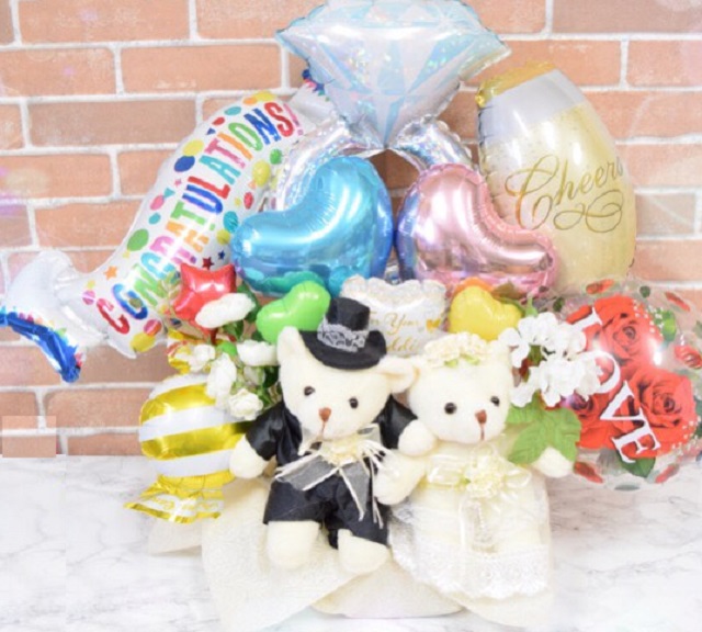 ぬいぐるみ付ウエディング卓上バルーンギフト【結婚式 バルーンギフト ベア 二次会 プレゼント 熊 バルーン電報 お祝い メッセージ付き バルーン 造花 送料無料】｜Balloon Art FELIZ