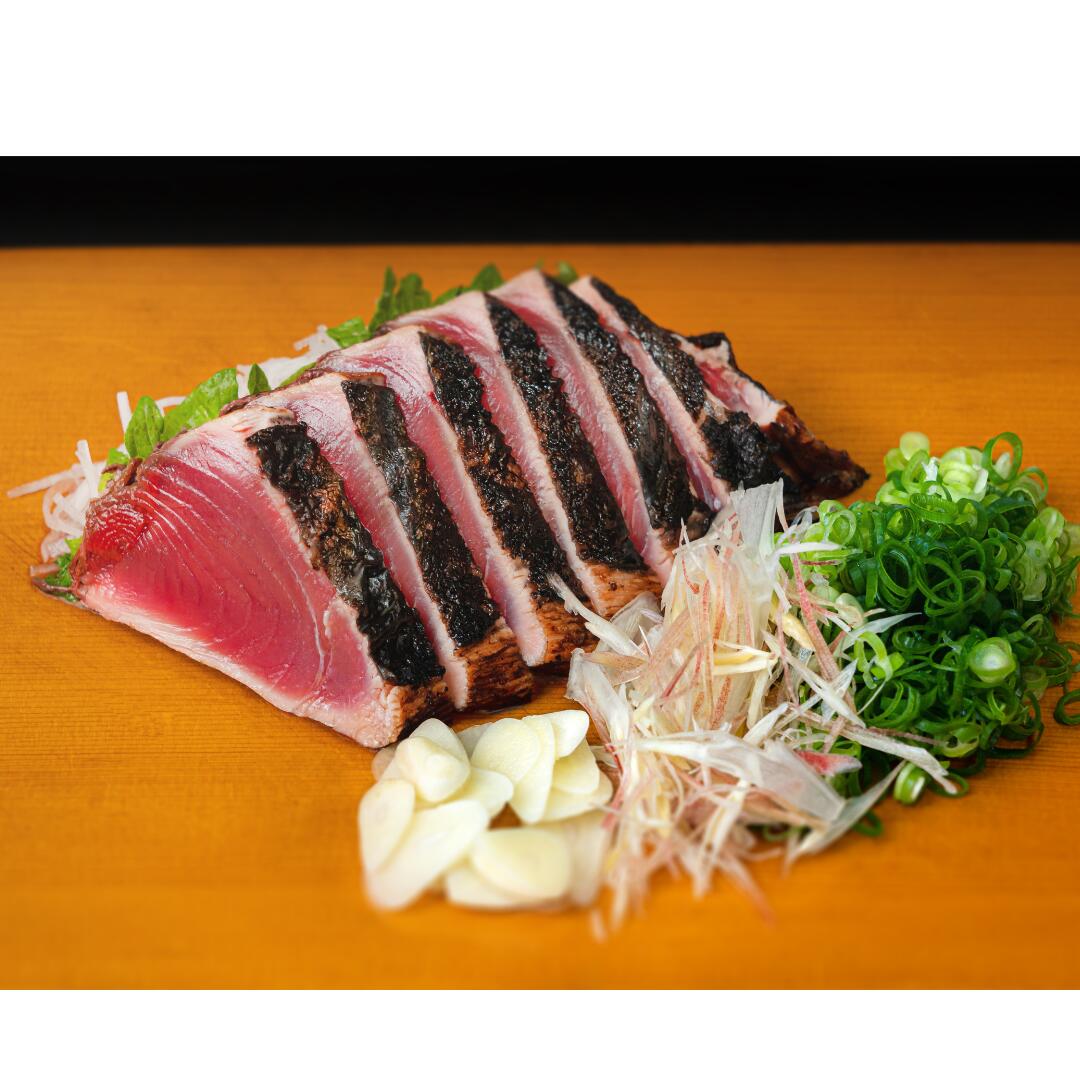 土佐一本釣り地鰹の藁焼きタタキ