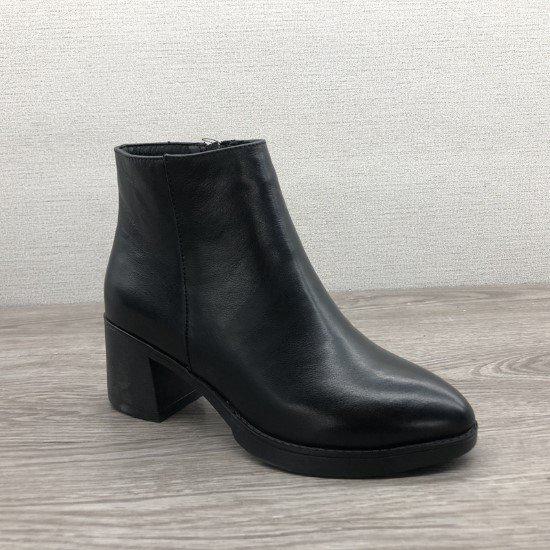 【取寄】ショートブーツ レディース ヒール 靴 シューズ 秋 冬 履きやすい 歩きやすい 太ヒール ブーティー ラウンドトゥ 牛革 サイドジッパー ガーリー おしゃれ オトナ女子 きれいめ カジュアル デイリー お出かけ 通勤 通学 買い物 20代 30代 40代 シンプル 無地 ブラック