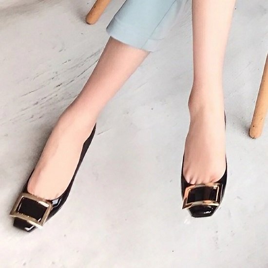 【取寄】パンプス 太ヒール レディース ミドルヒール エナメル 光沢 靴 美脚 チャンキーヒール ポインテッドトゥ 太ヒールパンプス シューズ レディースパンプス レディースシューズ 太ヒールパンプス 春新作