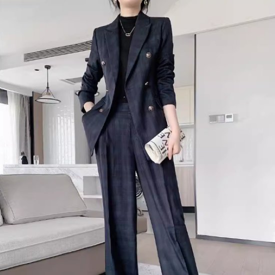 【取寄】パンツスーツ レディース 2点セット 上下セット セットアップ ツーピース ジャケット 長袖 スーツ襟 ダブルブレスト ロングパンツ スリムフィット きれいめ エレガント スタイリッシュ オフィス