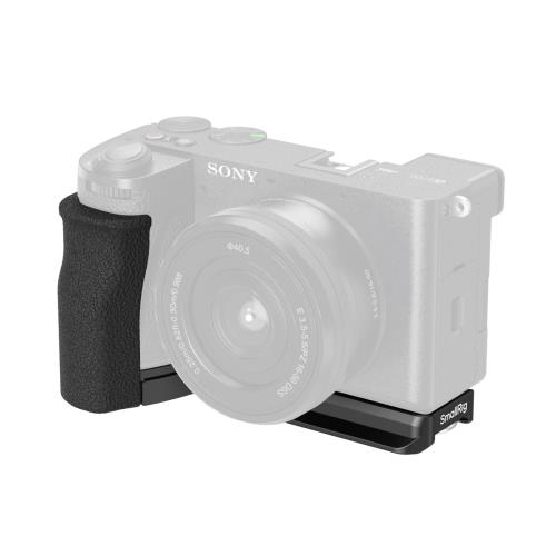 SmallRig Alpha 6700カメラ用シリコンL型ハンドル、Arca-Swiss用内蔵クイックリリースプレート、リストストラップ取り付け用ストラップスロット付き - 5061