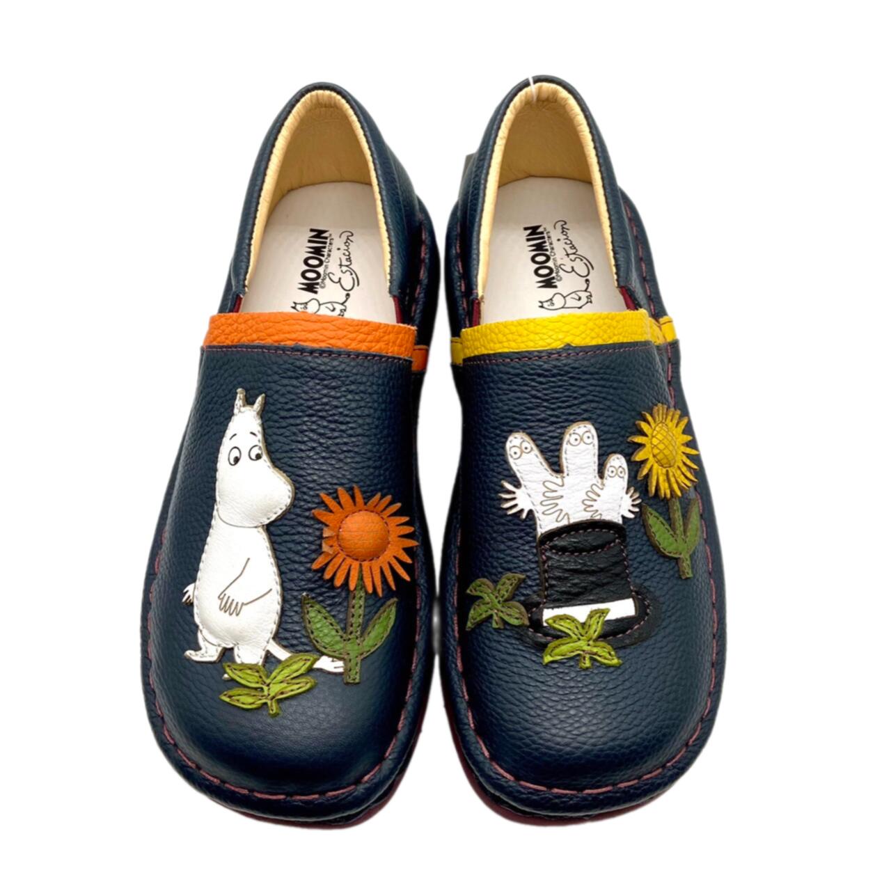 【ESTACION エスタシオン】MOOMIN×Estacion ムーミン＆ニョロニョロモチーフ本革スリッポンシューズ TGE610 ネイビームーミン レザー 通気性 吸湿性 クッション 柔らかい 履きやすいアシンメトリー デザイン おしゃれ かわいい ナチュラル レディース 婦人靴画像