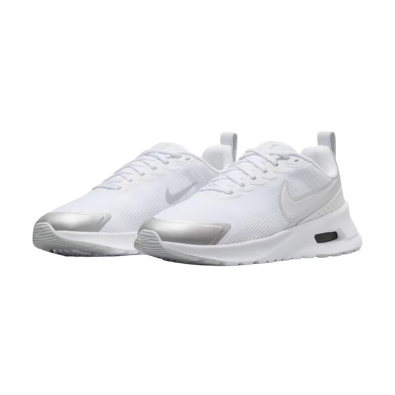 【NIKE ナイキ】HF1233-101 ナイキ エア湖 マックス ニュアクシス ウィメンズ\u003cBR\u003e白いこと/ピュアプラチナム/メタリックシルバー/白いこと 置き目とり捨てる スニーカー 軽さ\u003cBR\u003eレディース 成人女性靴 スポーティ 分かりやすい 今めかしい 歩き分かりやすい 履き分かりやすい 疲れにくい