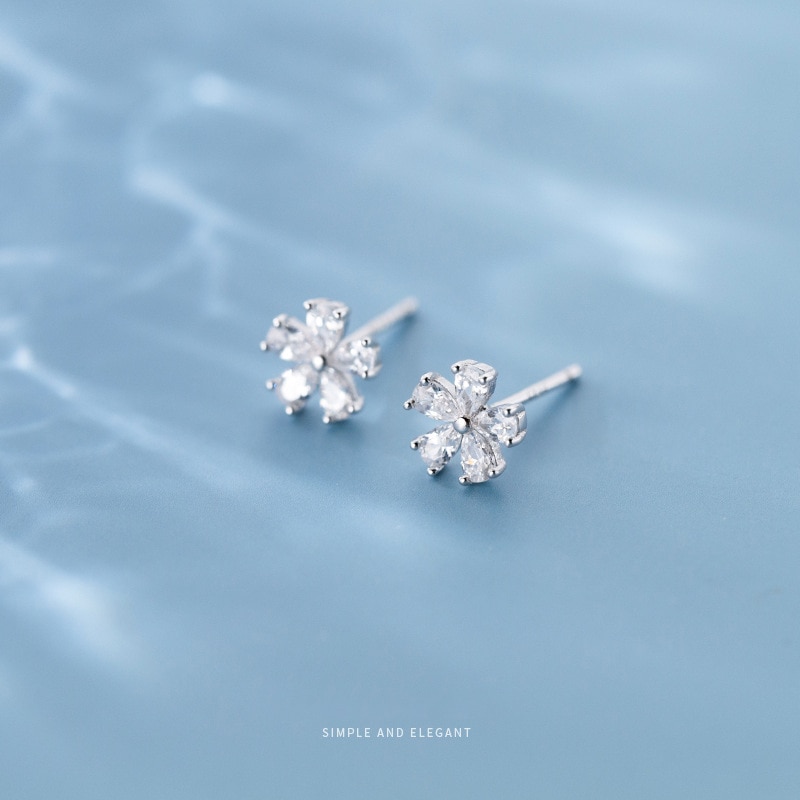 【送料無料】 】 ピアス シルバー 花 フラワー クリア 透明 スタッドピアス ジルコニア レディース 女性 フローラ スタッド リアル 925 スター 星リング シャイニング CZ 素晴らしい リトル アンチアレルギー ファイン ジュエリー