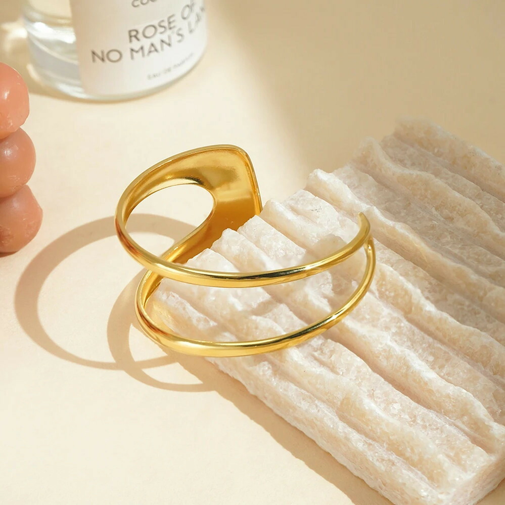 【送料無料】 】 ブレスレット ステンレス ゴールド レディース 透かし 幅 スチール 18K プレート ファッション ジュエリー カクテル パーティ