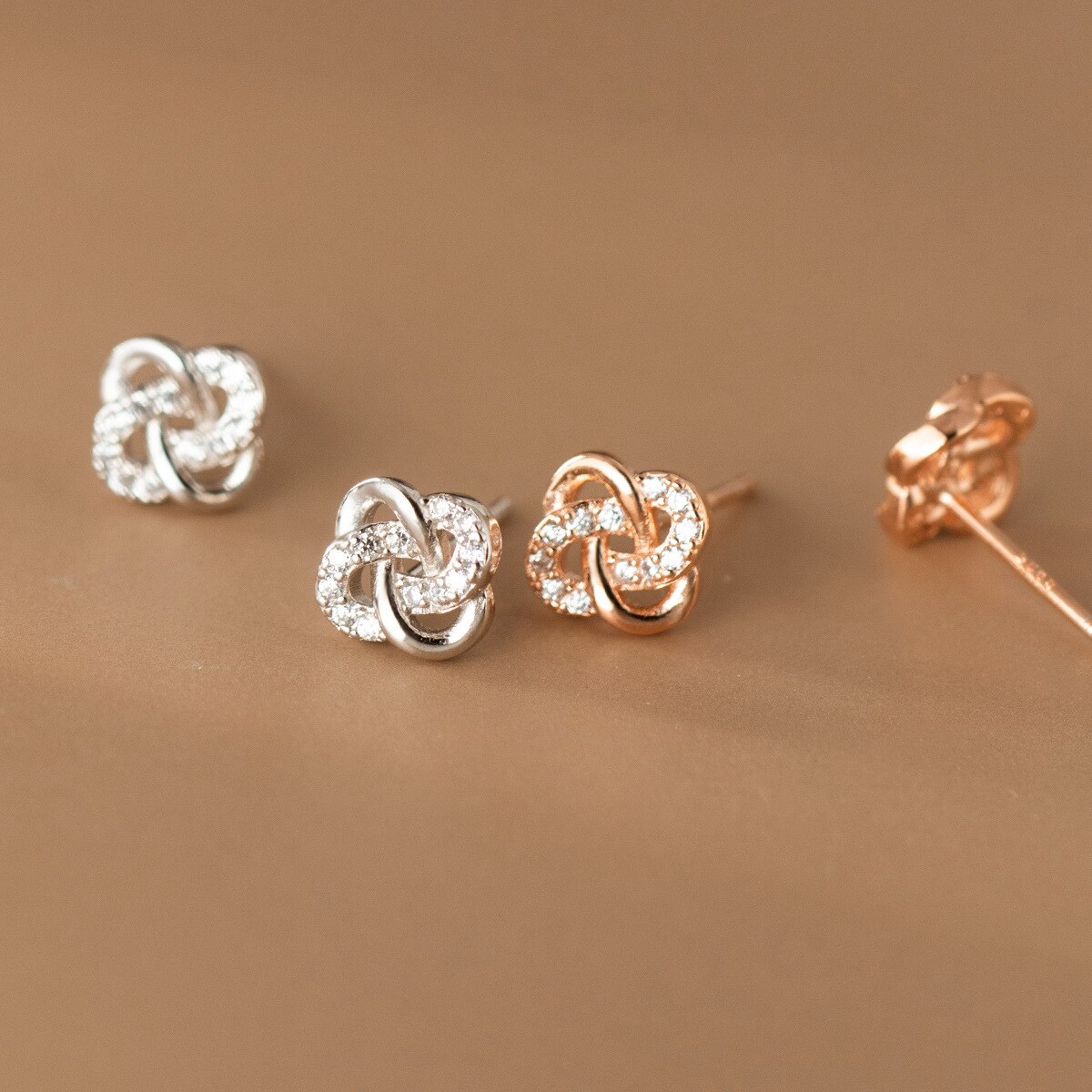 【送料無料】 】 ピアス ダイヤモンド 花 フラワー シルバー リング レディース 女性 100% S925 スター 星リング 象眼細工 ライン 繊細 デザイン シーン 耳 イヤー スタッド ジュエリー アクセサリー