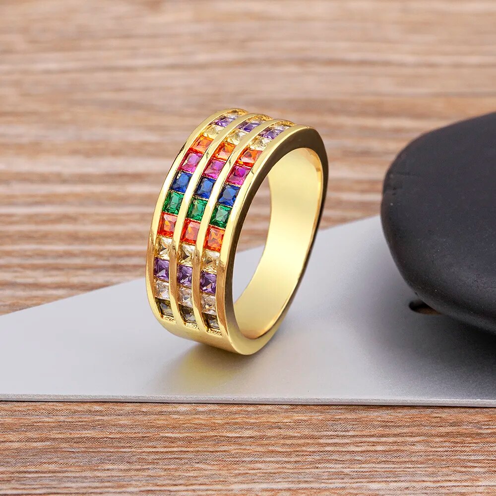 【クーポン利用で4830円】 【クーポン利用で4830円】 指輪 リング ラインストーン レインボー ジルコニア ピック レトロ レディース 女性 贅沢 ジオメトリ 三つ レイヤー 虹 シャイニー キュービック ジュエリー クリエイティブ 婚約 ギフト
