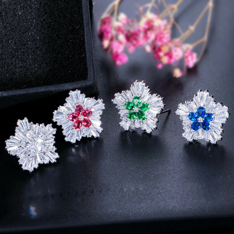 【送料無料】 】 ピアス 白 ホワイト 花 フラワー ジルコニア 青 ブルー ゴールド ピック レディース 新しい トレンド キュービック ジルコン カラー 大 スタッド ファッション パーティ CZ ジュエリー ER