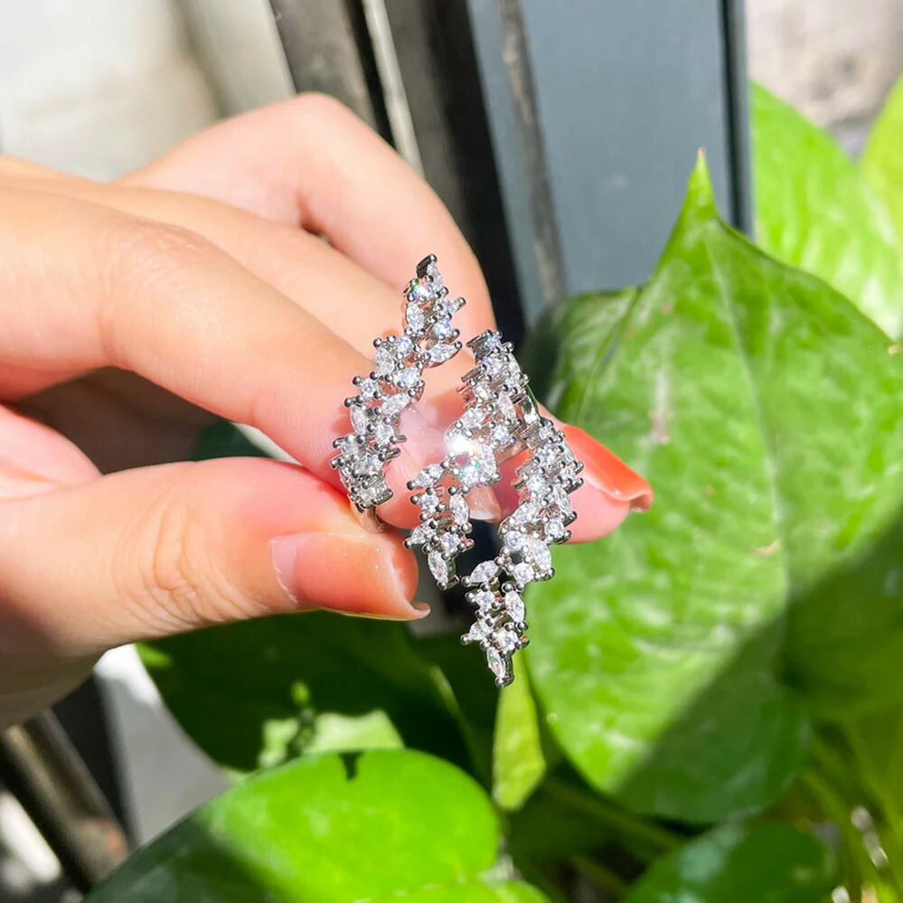 【クーポン利用で4590円】 【クーポン利用で4590円】 指輪 リング ジルコニア シルバー ピック レディース エレガント シャイニー キュービック ジルコン カラー 結婚式 ウェディング パーティ オープン 調整可能 ファッション 指 フィンガー ジュエリー R