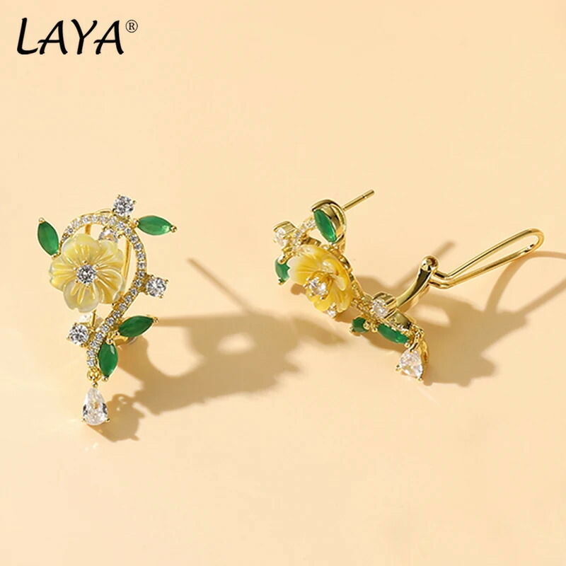 【送料無料】 】 ピアス 白 ホワイト 花 フラワー ジルコニア シルバー リング レディース ファッション エレガント カラフル ジルコン デザイナー イヤー 耳 925 スターリング パーティ ジュエリー
