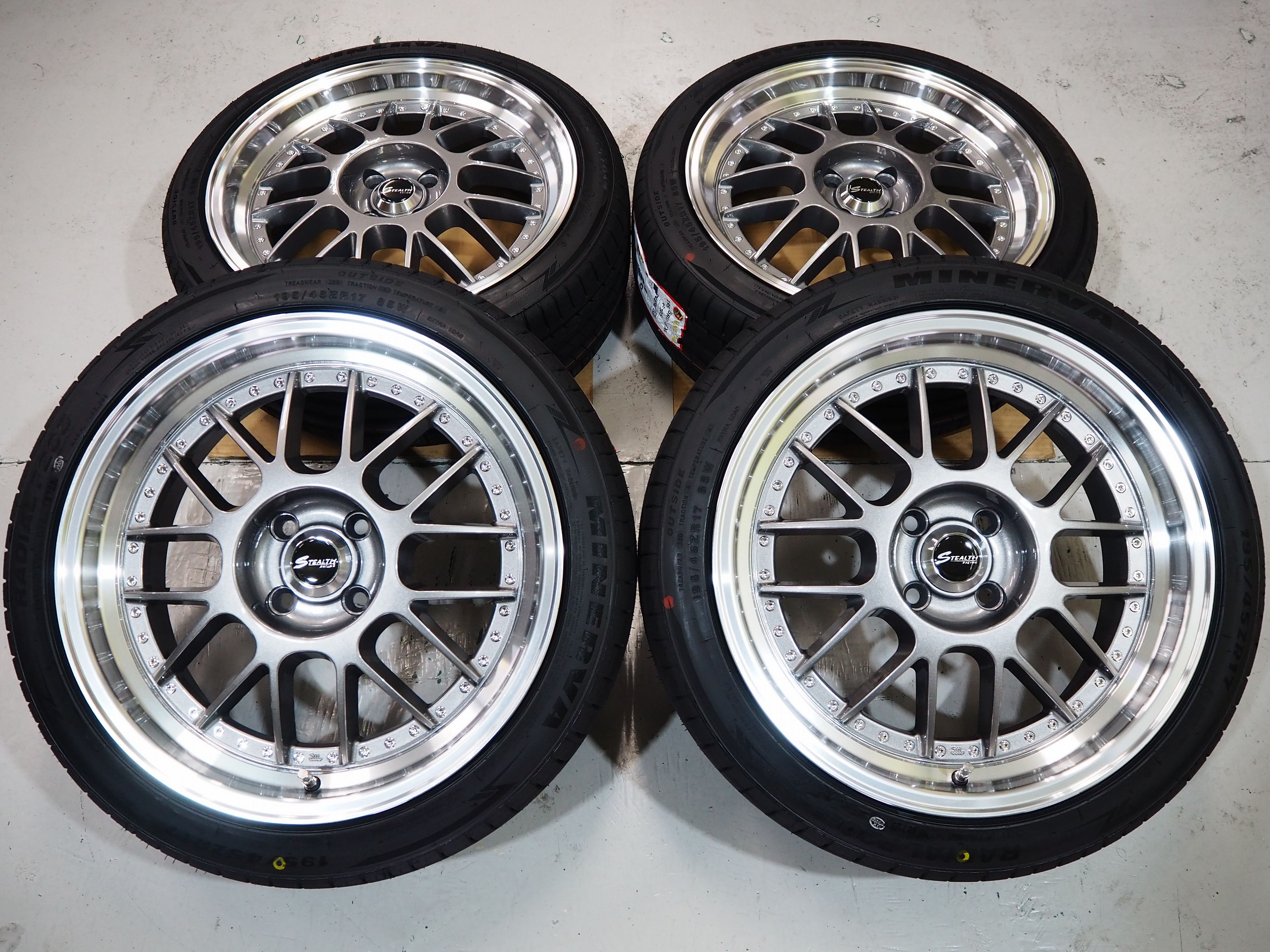 ステルスレーシング　ホイール　ポルテ　アクア STEALTH RACING STEALTH RACING K35 17in のパーツレビュー