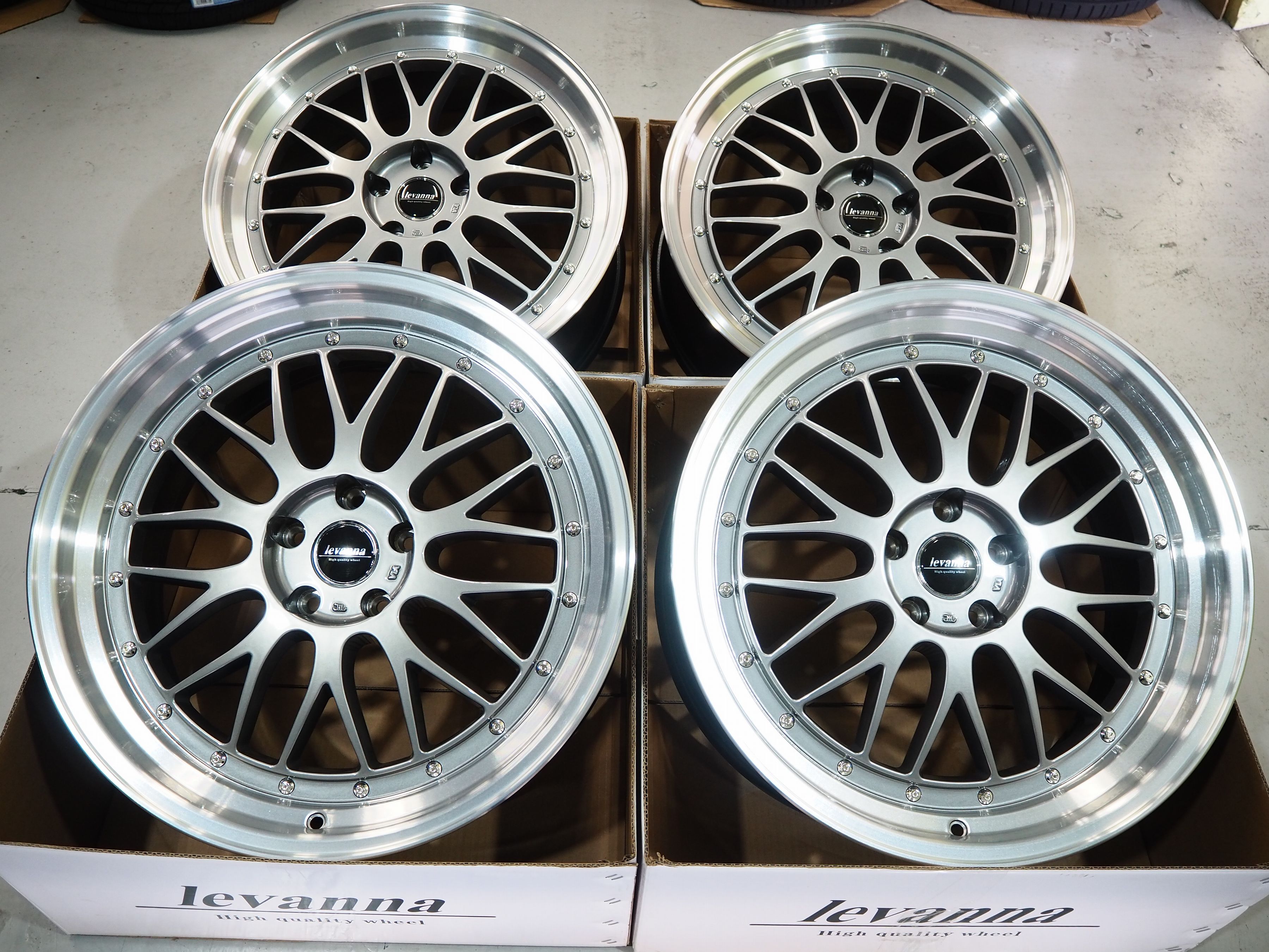 ハイエース18インチ levanna VIOLTH Amazon | levanna V10LTH レヴァンナ ヴイテン エルティーエイチ